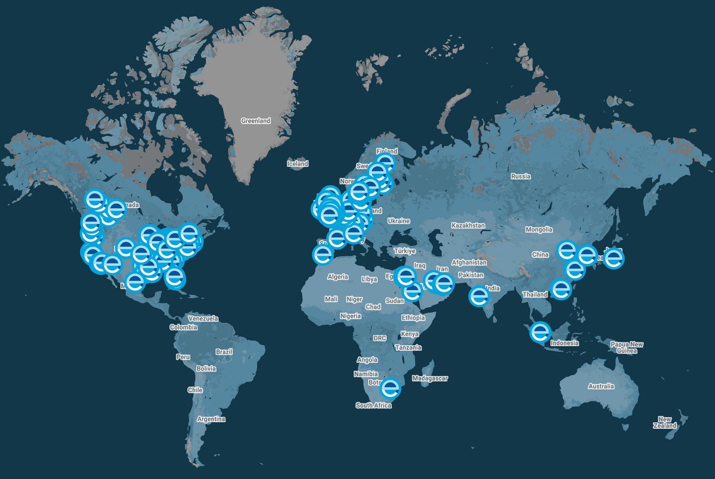 Een kaart met elementlocaties over de hele wereld. Er zijn vestigingen in bijna elk Europees land en de meeste Amerikaanse staten, met vestigingen ook in het Midden-Oosten, het Indiase subcontinent en het Verre Oosten.