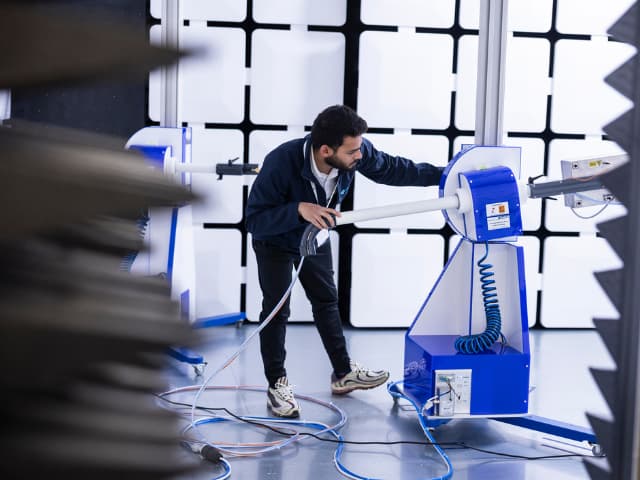 RF testing on a short-range wireless device in an anechoic chamber