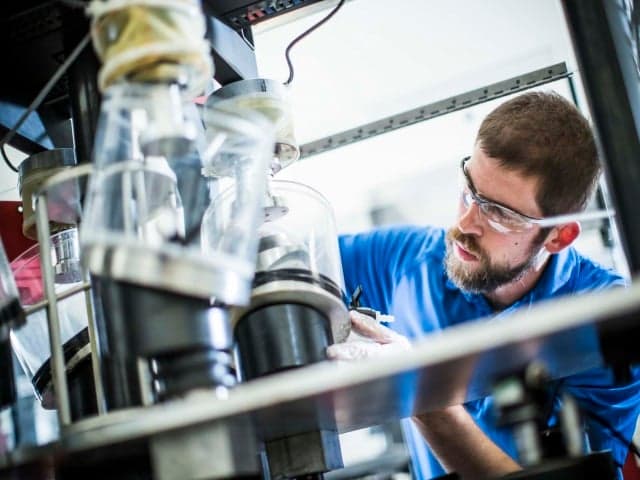 Foot Ankle and Shoulder Replacement Implant Testing 640 x 480 May 2018