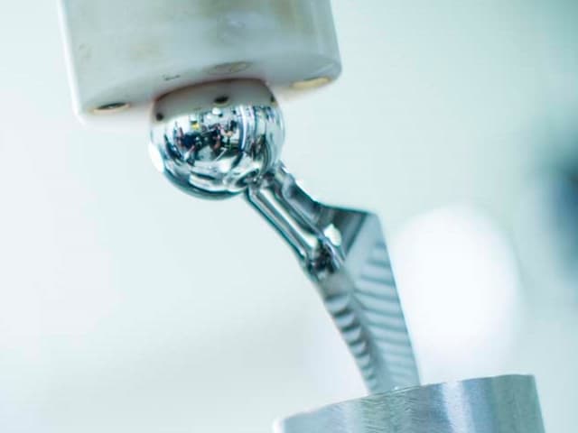 Hip Implant Testing 640x480